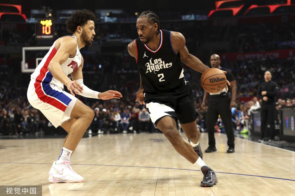 他的表现突 他的表现突